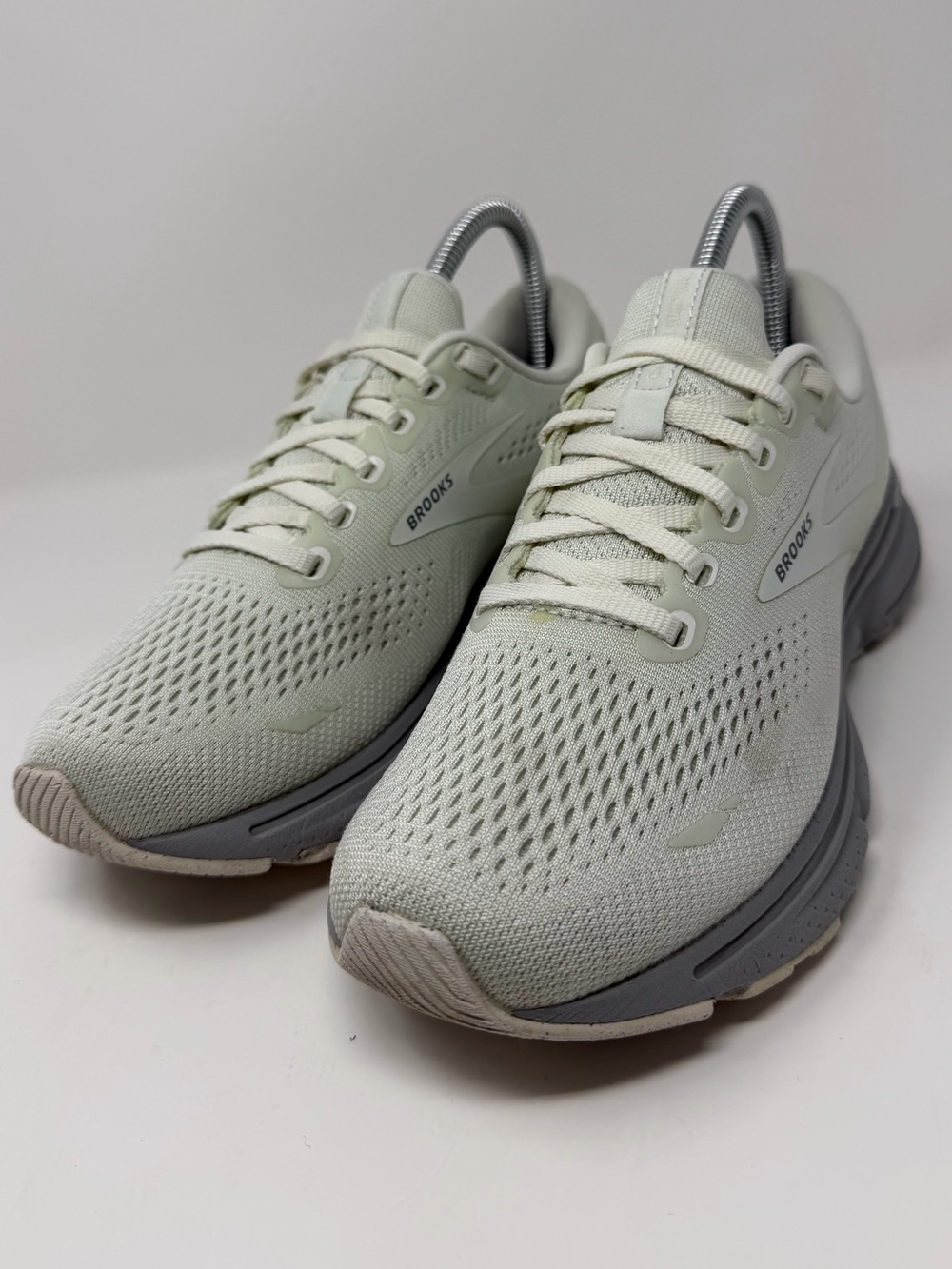 Women’s Brooks Light Sage/Gray Running Shoes Sz. 7.5